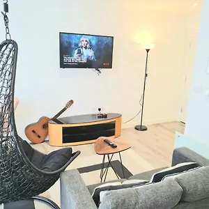 Great - Netflix, Wifi, Digital Tv , Sheffield United Kingdom